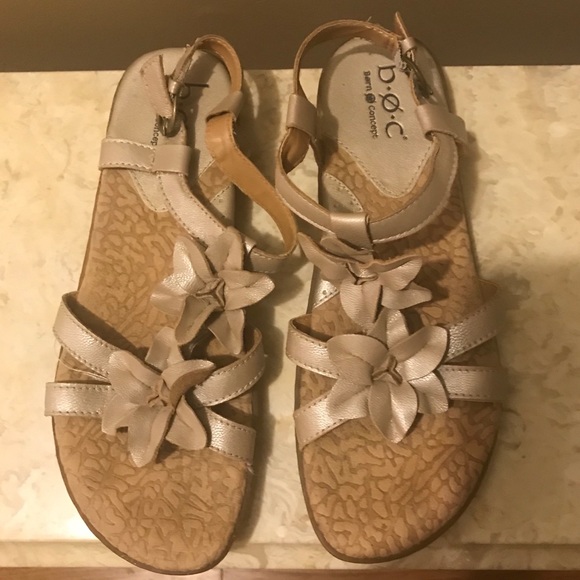 Born Shoes - Born B.O.C. Concept Taupe Flower Flats, Size: 7.5